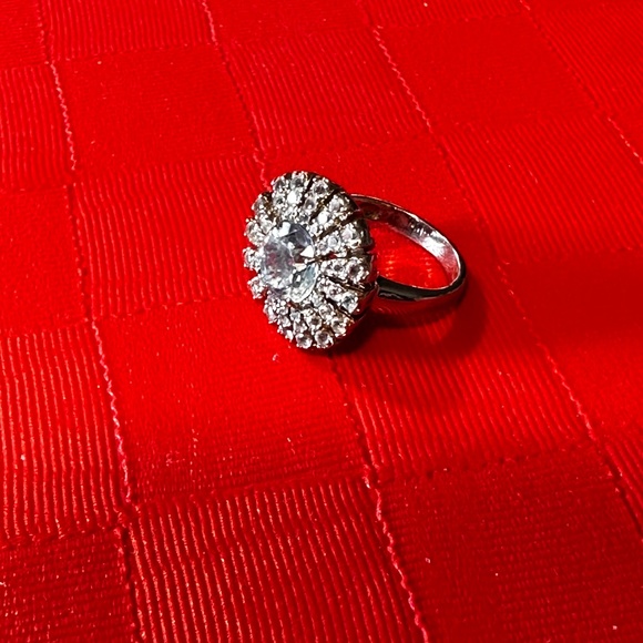 STERLING SILVER SKY BLUE TOPAZ STARBURST RING. - Picture 9 of 9